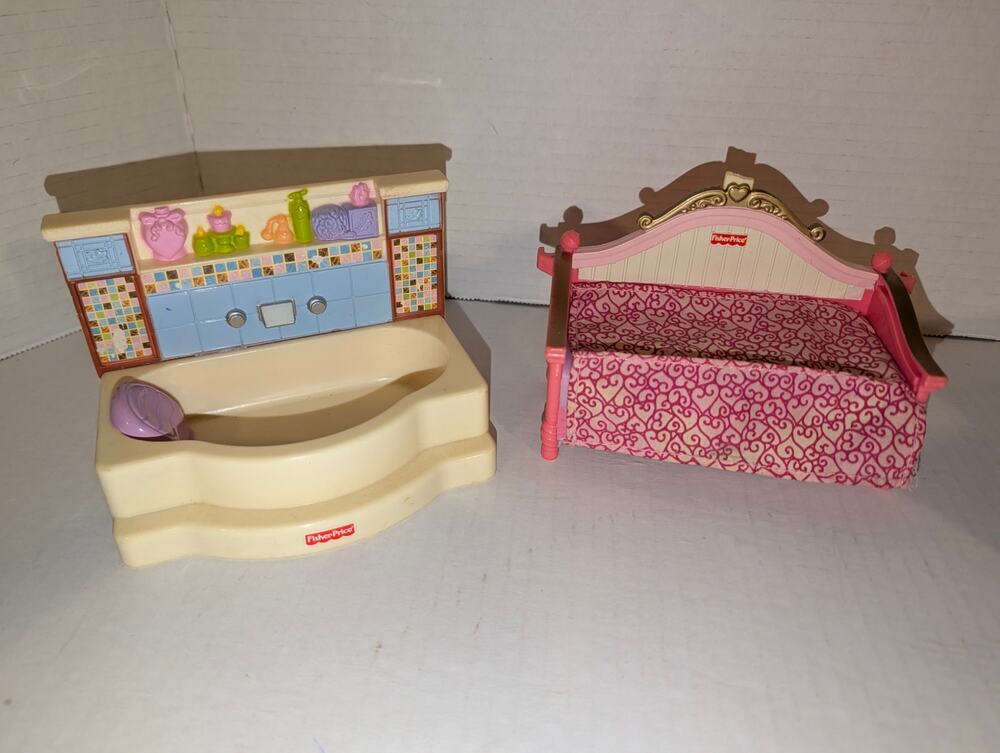 Vintage Fisher Price Loving Family Dollhouse Bath Tub & Day Bed w/blanket